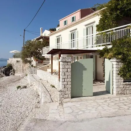 Yellow House Lower,beachfront, Nissaki, Kaminaki Katávolos