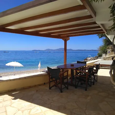 Villa Yellow House Lower,beachfront Kaminaki