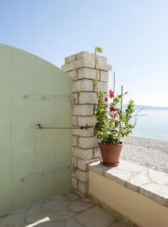 Villa Yellow House Lower,beachfront Kaminaki Corfu (city)
